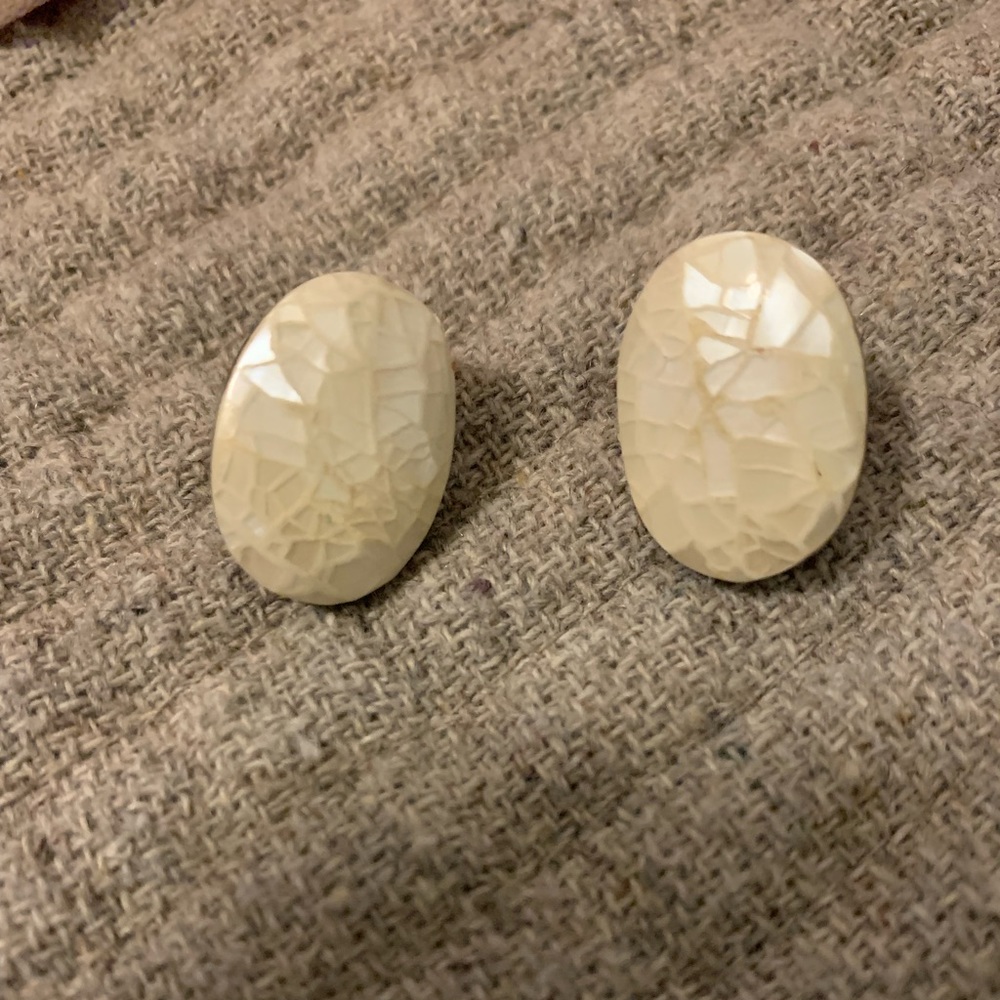 Crackle Mother of pearl earrings